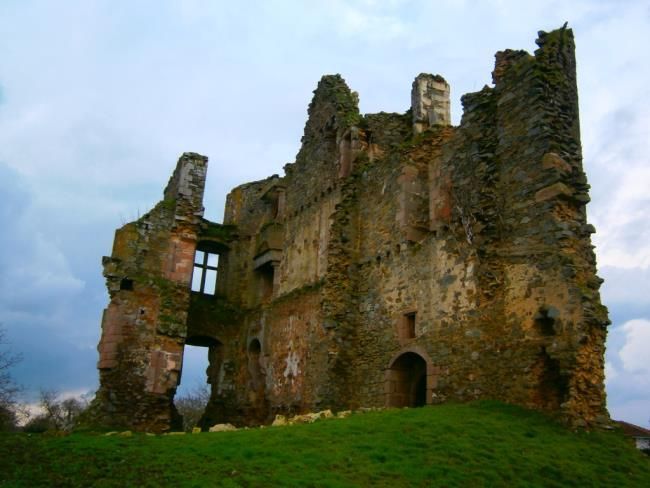 02/ Château, étang, manoir